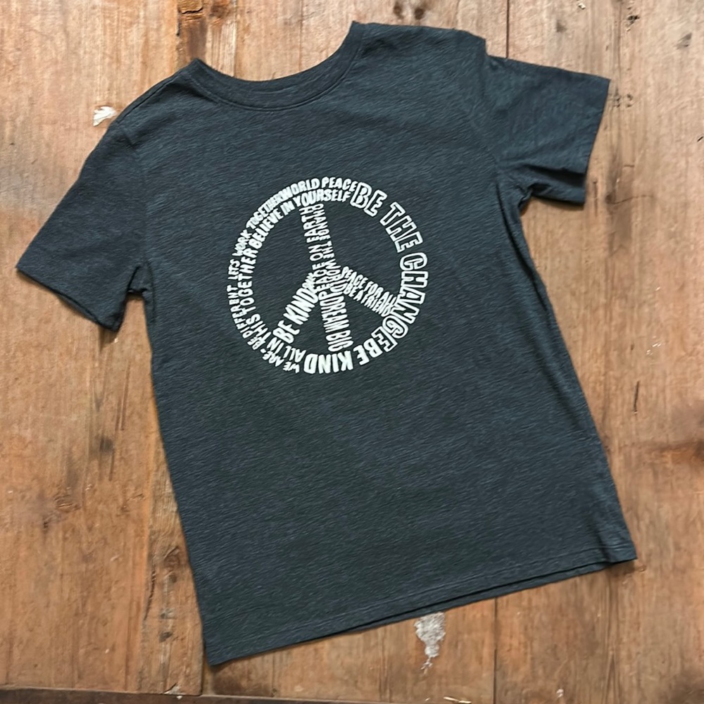 Youth boys Cat & Jack peace sign tee shirt